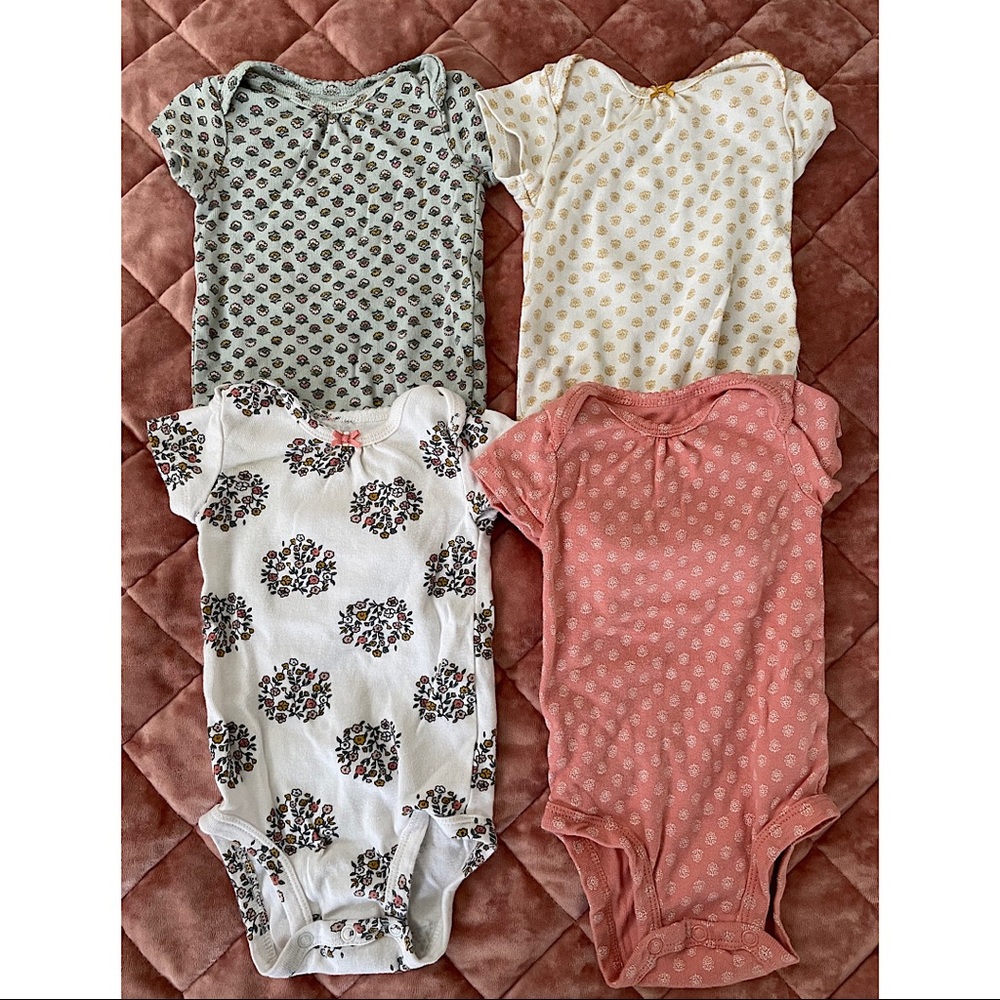 Baby girls onesie size 6m